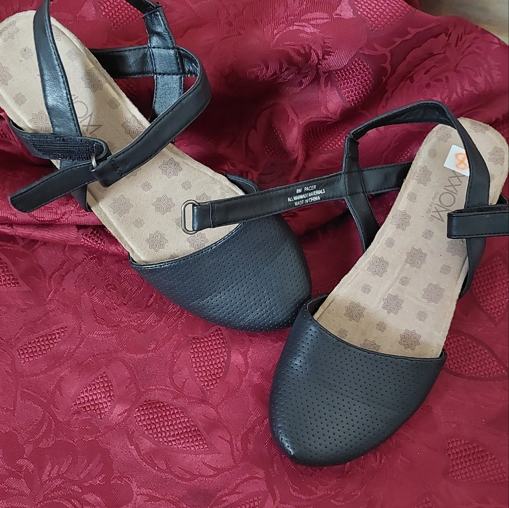 Size 8 Black Axxiom wedges